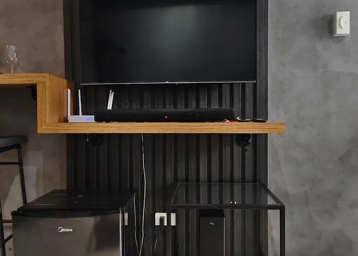 Relaxing Staycation With Free Coffee - Netflix Apartment